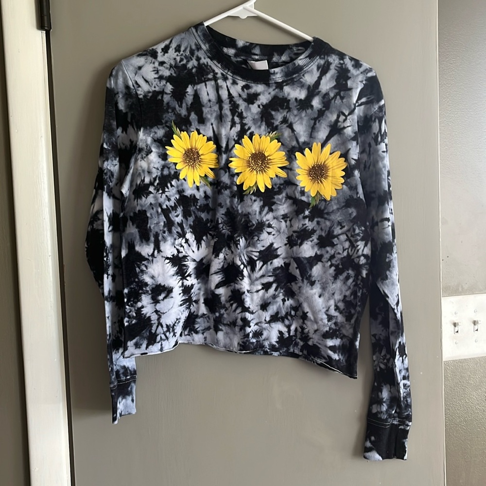 Extra small cropped long sleeve no boundaries with sunflowers on the front